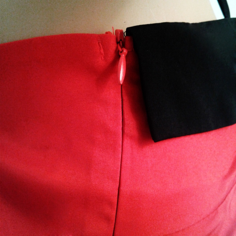 Spaghetti Strap Sweetheart Bat Dress - Picture 5 of 6